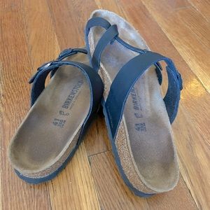 Gently used all black Birkenstock Mayari sandal